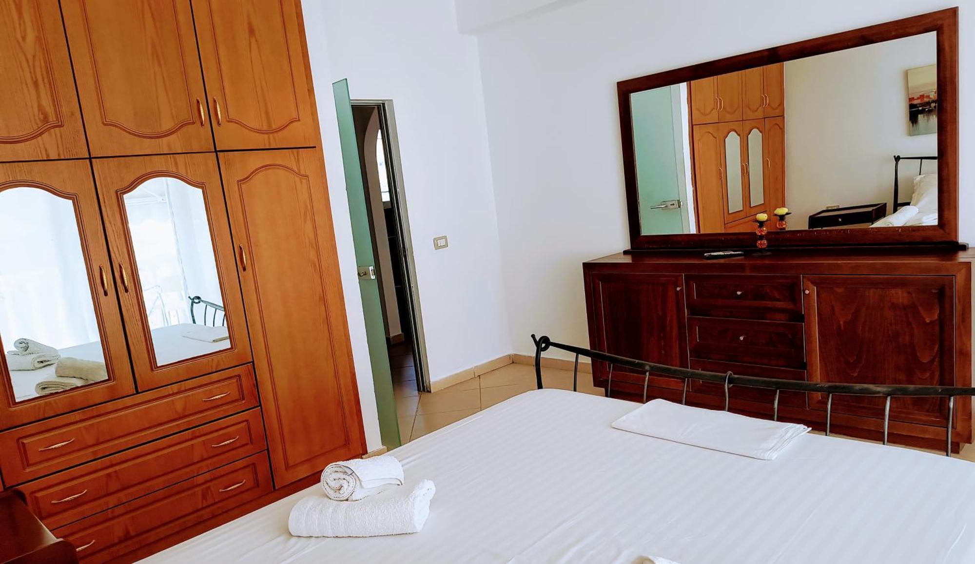 Polyxeni Apartments & Rooms Qeparo Dış mekan fotoğraf